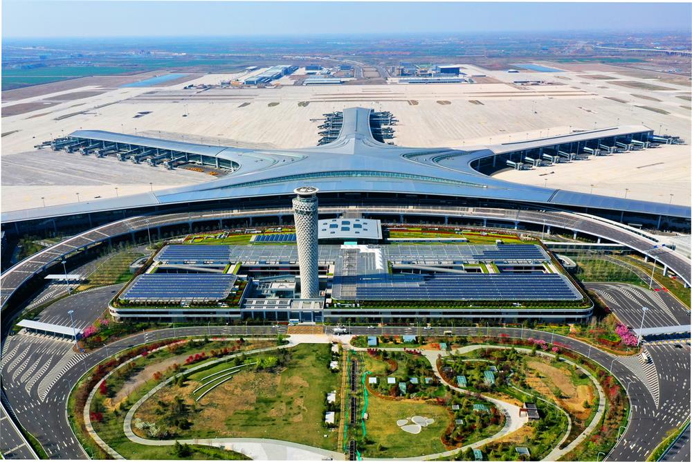 附图：青岛新机场航站楼及综合交通中心工程实景图.jpg